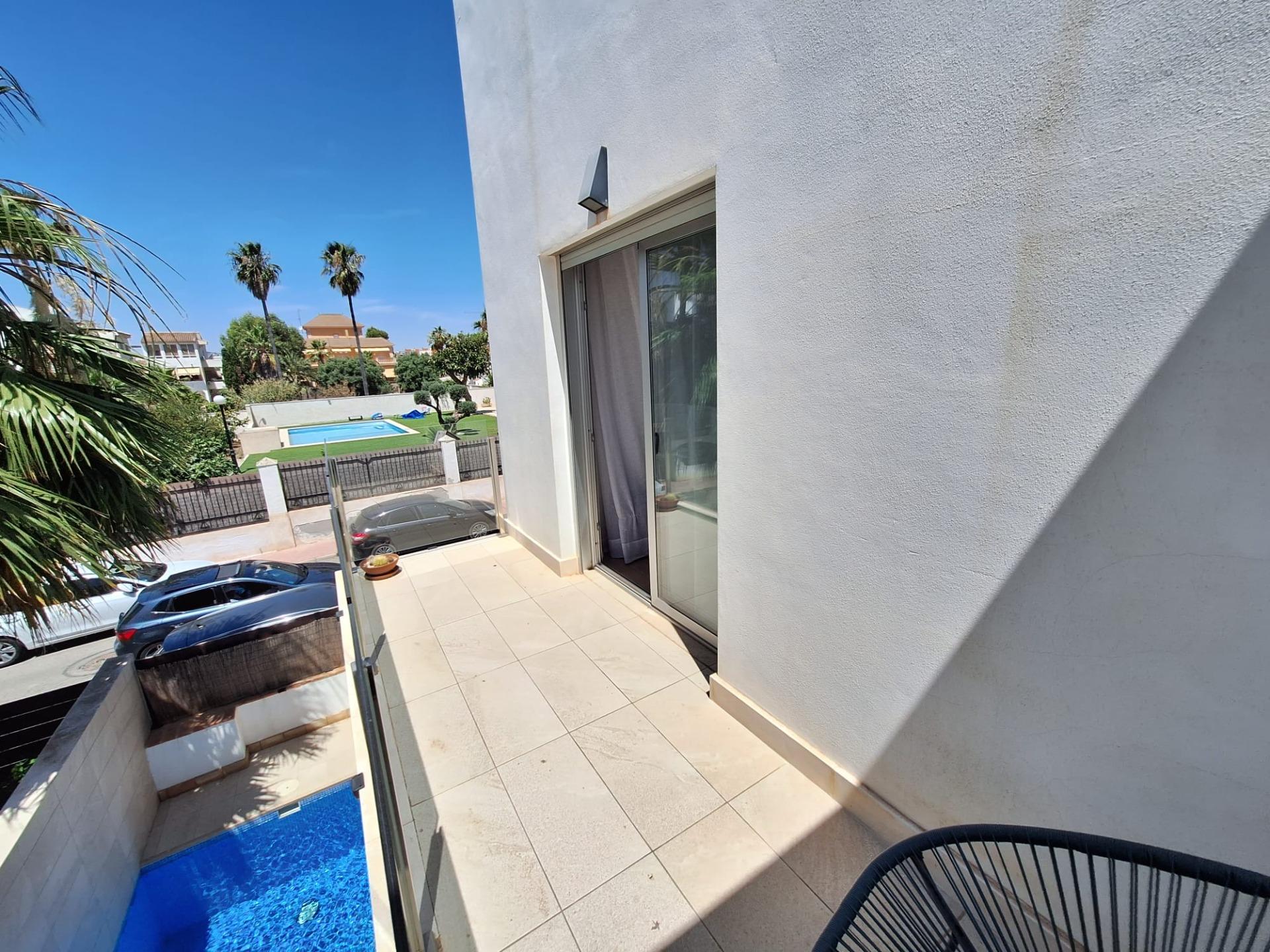 Bedroom with garden-facing window in villa, Los Frutales, Torrevieja