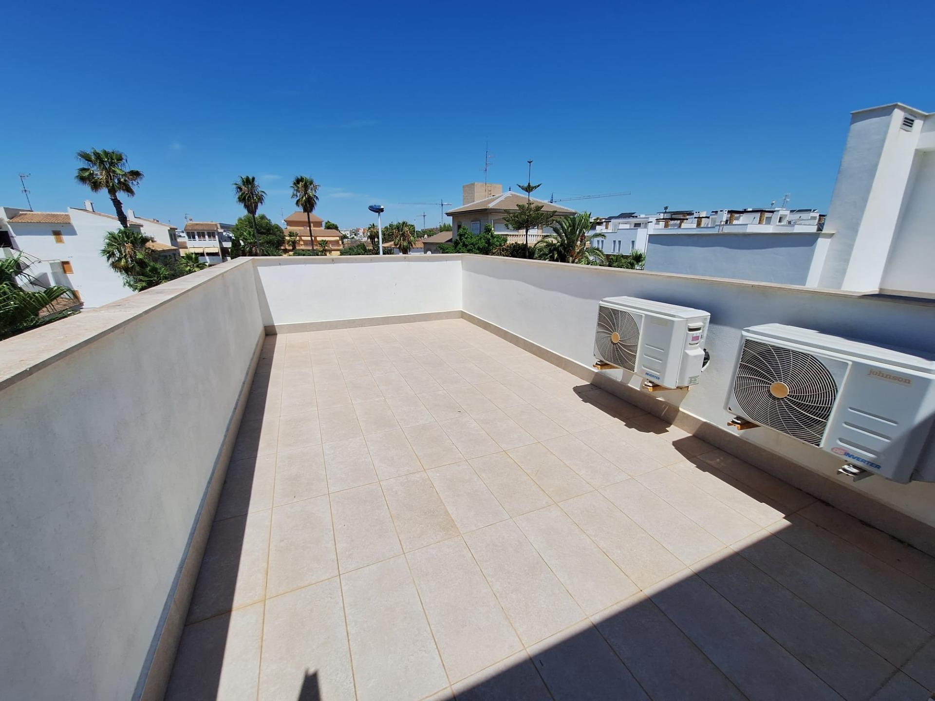 Bathroom vanity and basin in villa, Los Frutales, Torrevieja