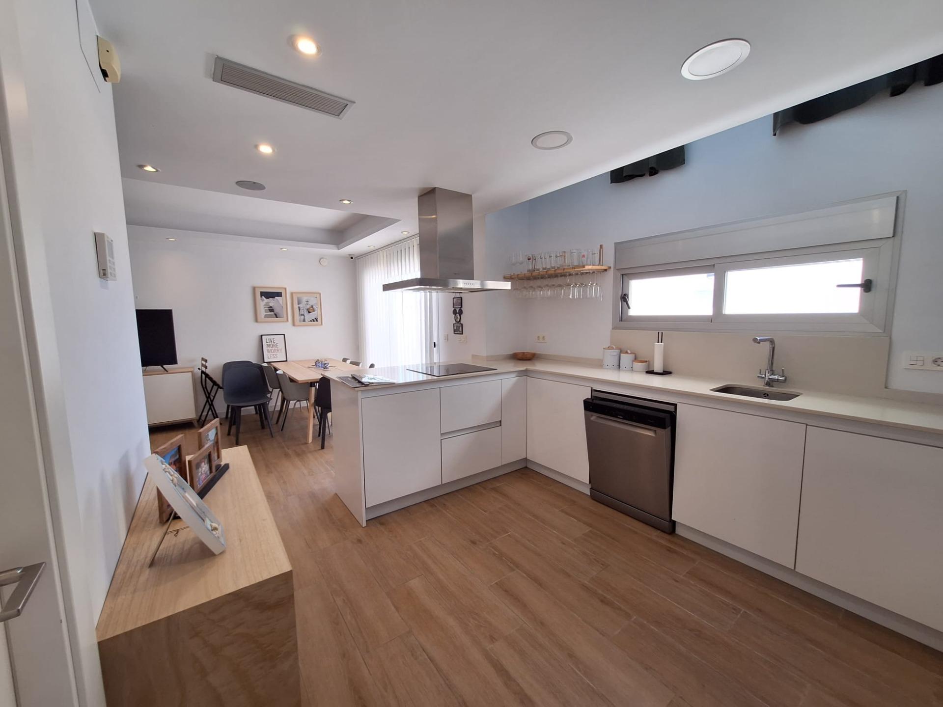 Master bedroom with built-in wardrobes in 3-bedroom villa, Los Frutales