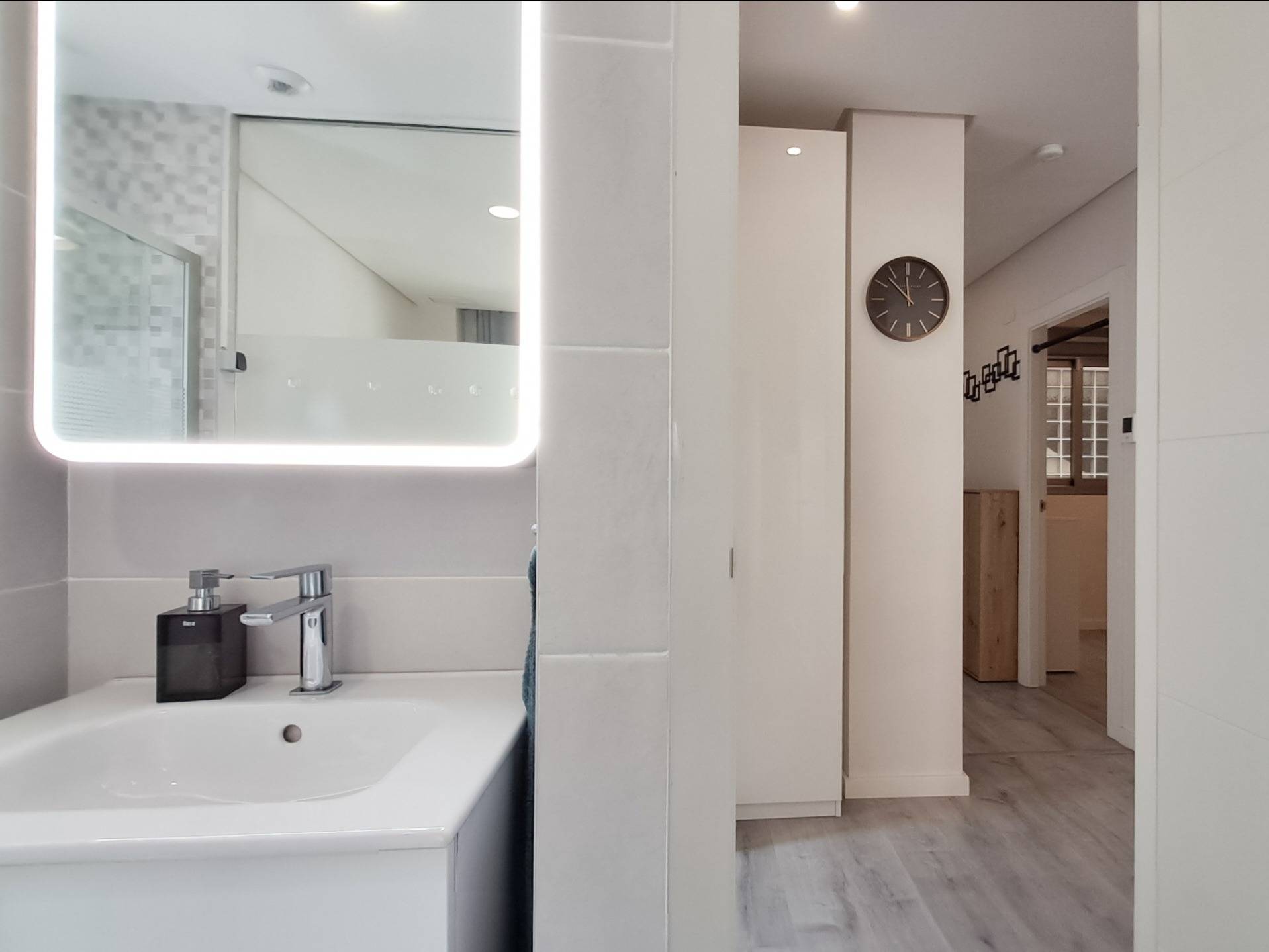 Built-in wardrobe in master bedroom, Los Dolses apartment