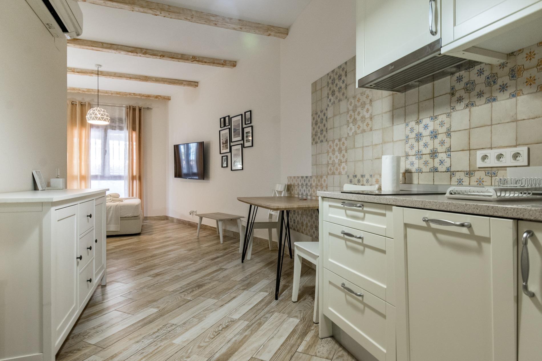 Sleeping area with built-in wardrobes, ground-floor studio, Los Frutales