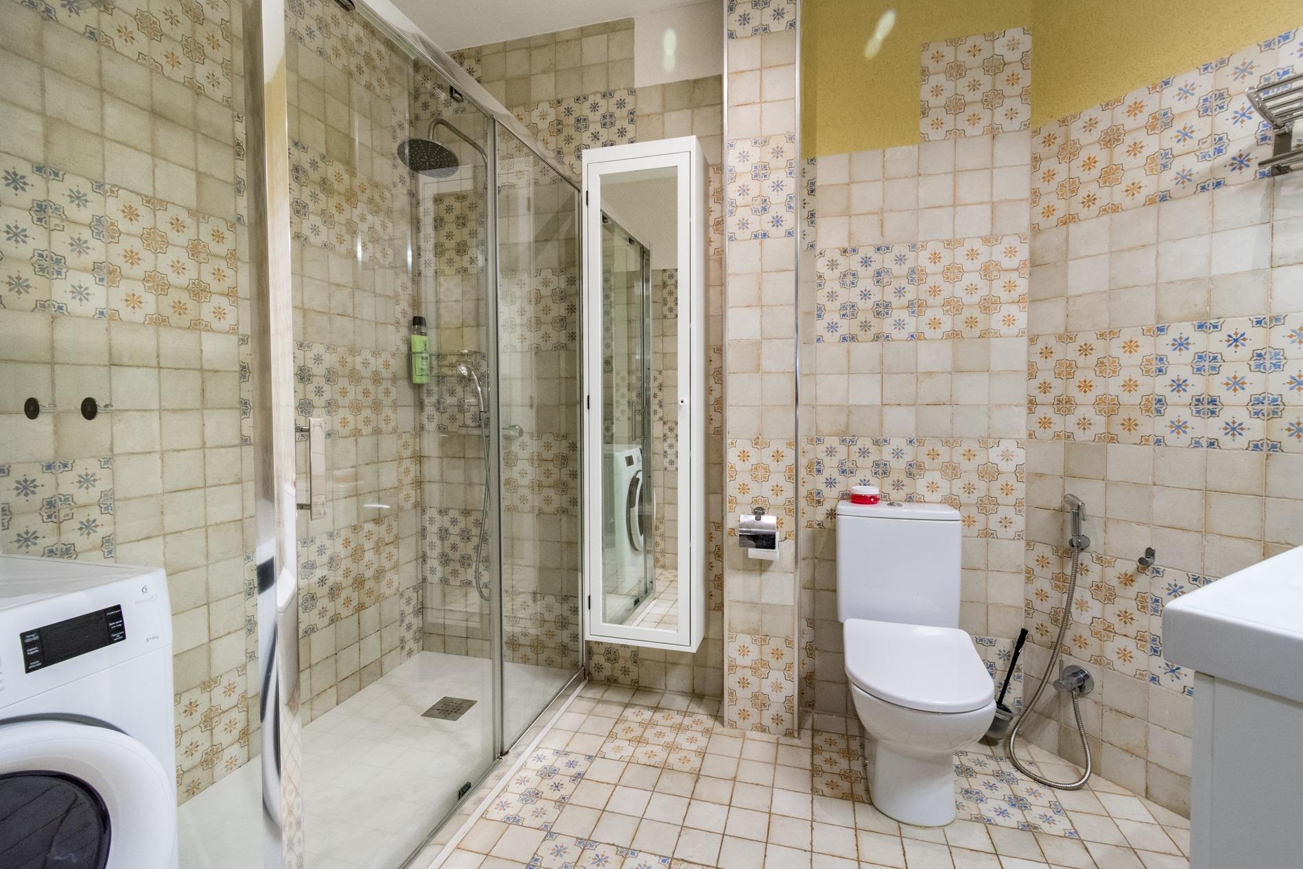 Interior wall and paint finish in studio apartment, Los Frutales, Torrevieja