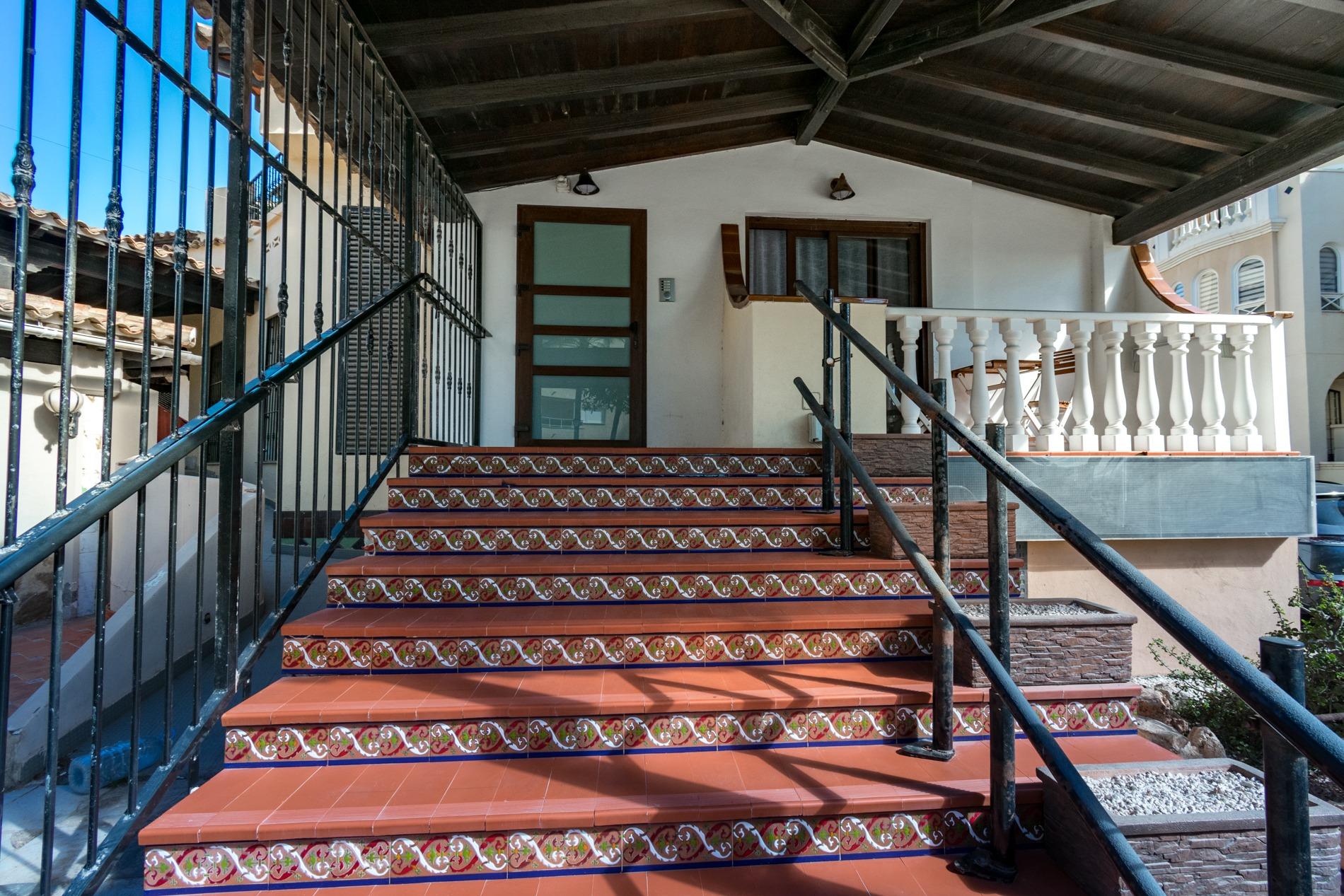 Communal seating area within urbanisation grounds, Los Frutales, Torrevieja