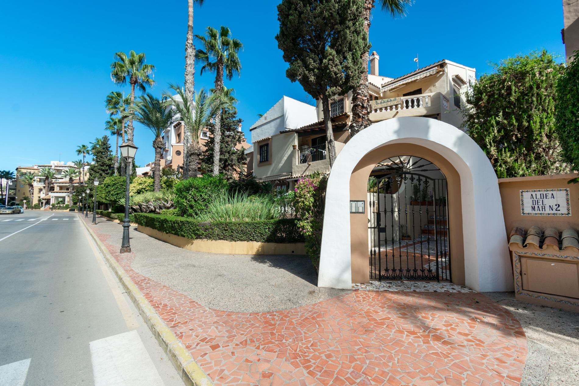 Side elevation of residential building, gated urbanisation, Los Frutales, Torrevieja