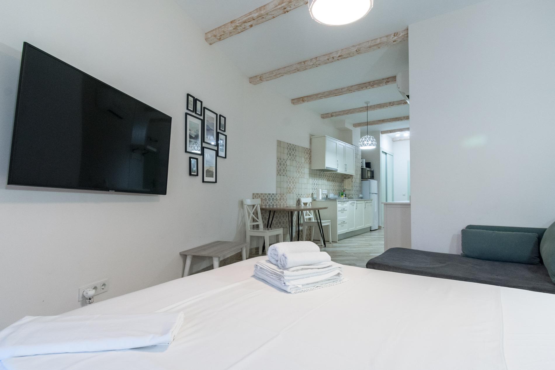 Wall-mounted air conditioning unit in studio, Los Frutales, Torrevieja