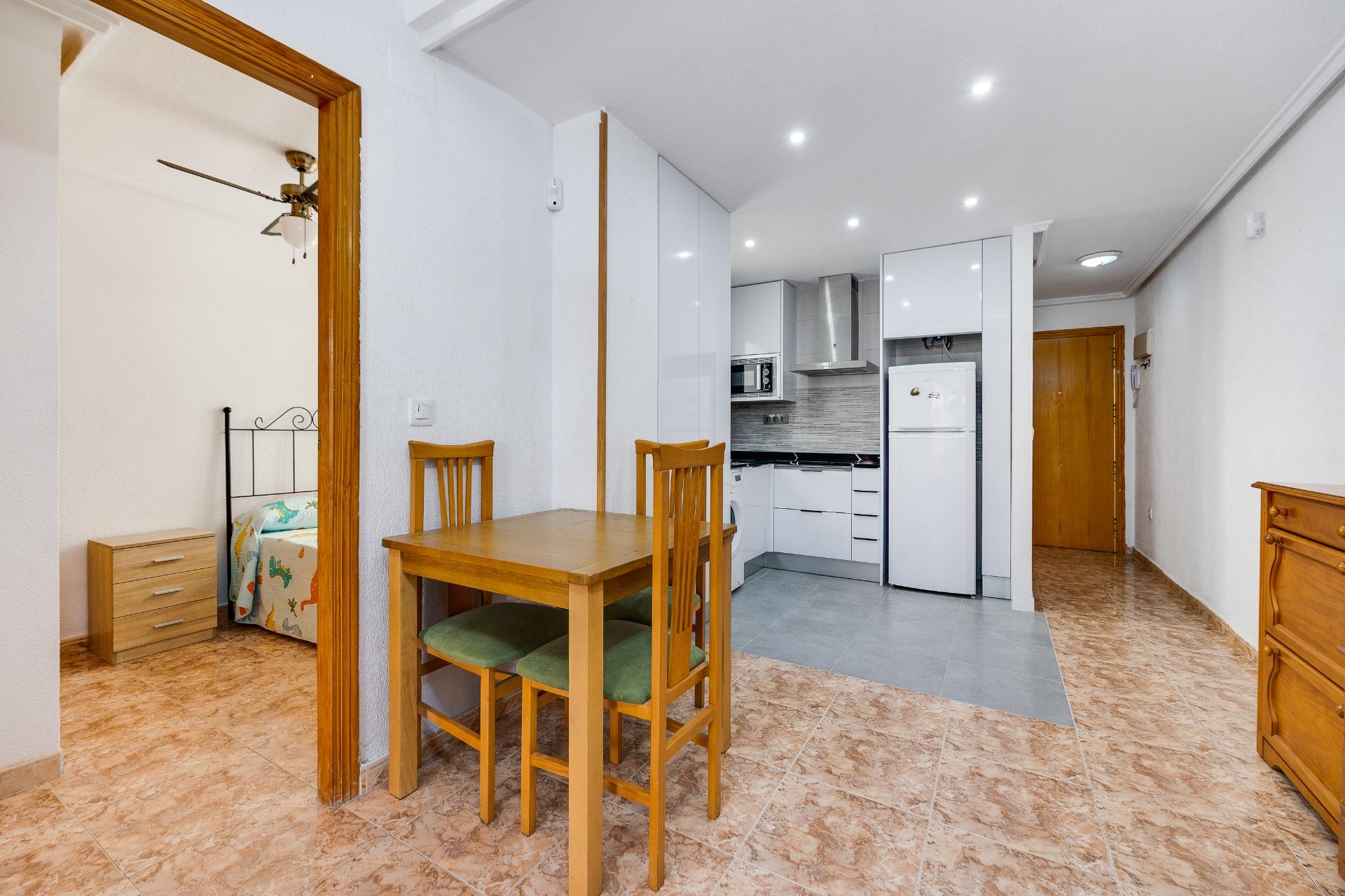 Hallway and entrance area in 2-bedroom apartment, Playa del Cura, Torrevieja