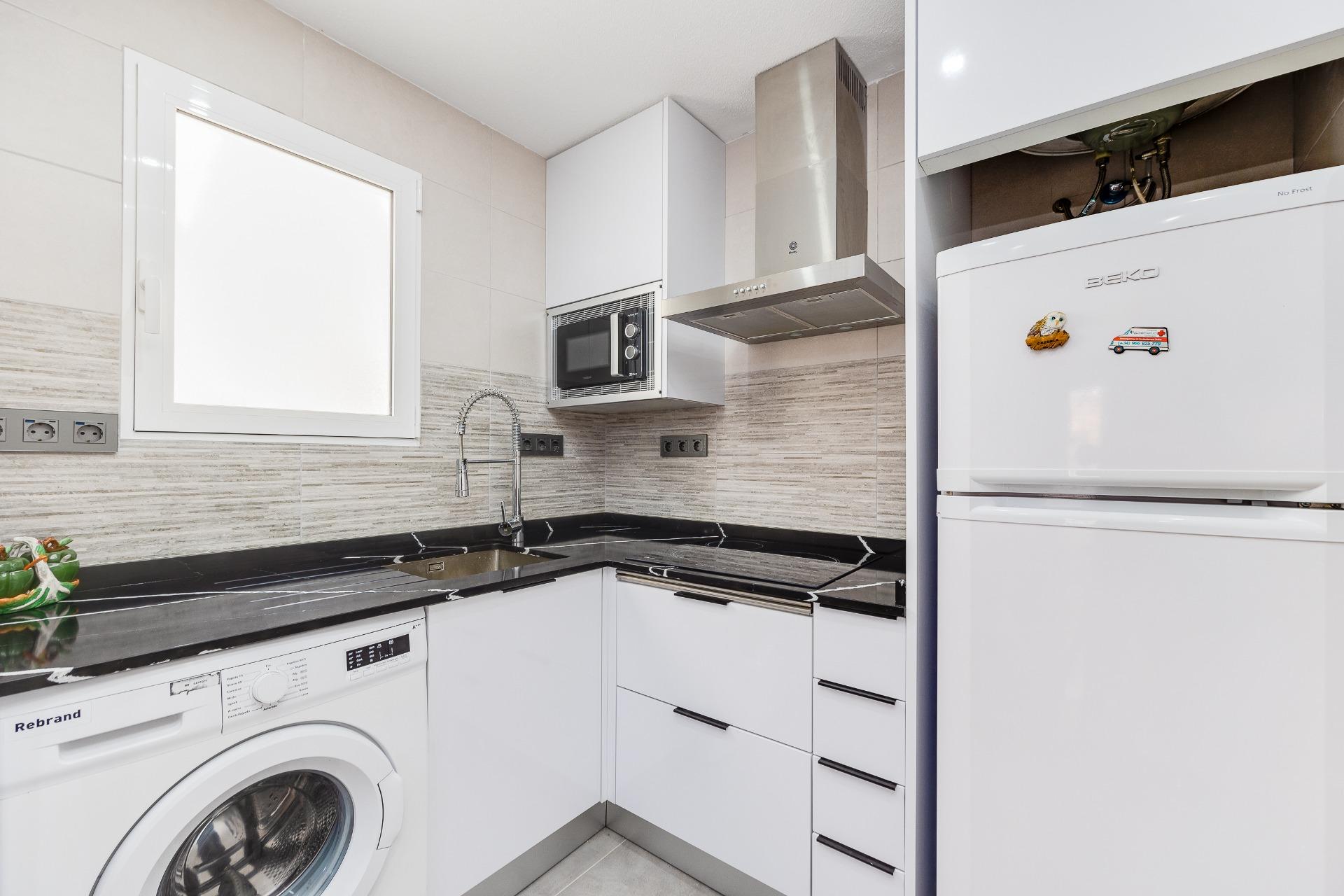 Built-in wardrobe detail in bedroom, 2-bedroom apartment, Playa del Cura, Torrevieja