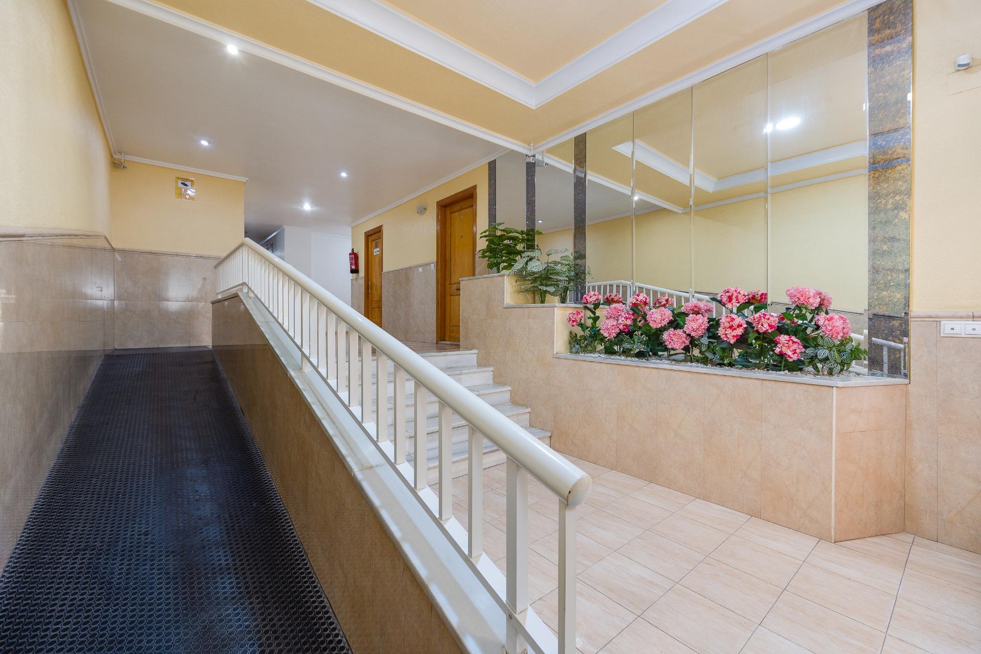 Terrace with view towards residential street, Playa del Cura, Torrevieja