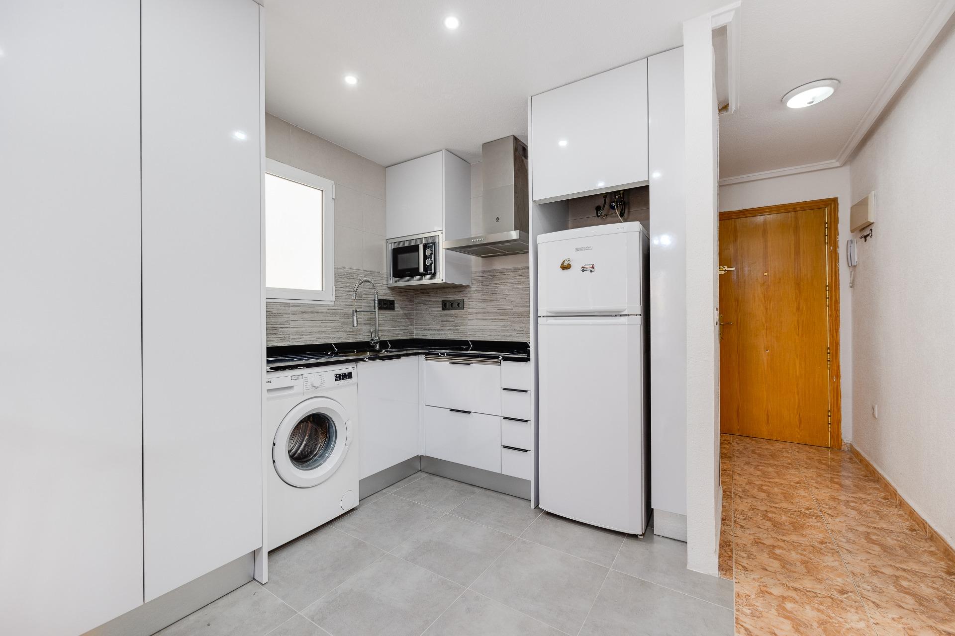 Open-plan living and dining area in 2-bedroom apartment, Playa del Cura, Torrevieja