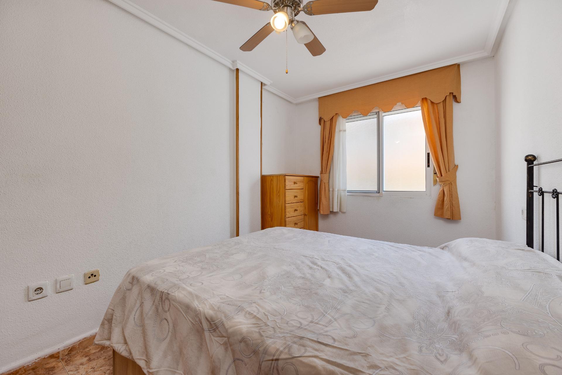 Renovated kitchen with fitted units and appliances in apartment, Playa del Cura, Torrevieja