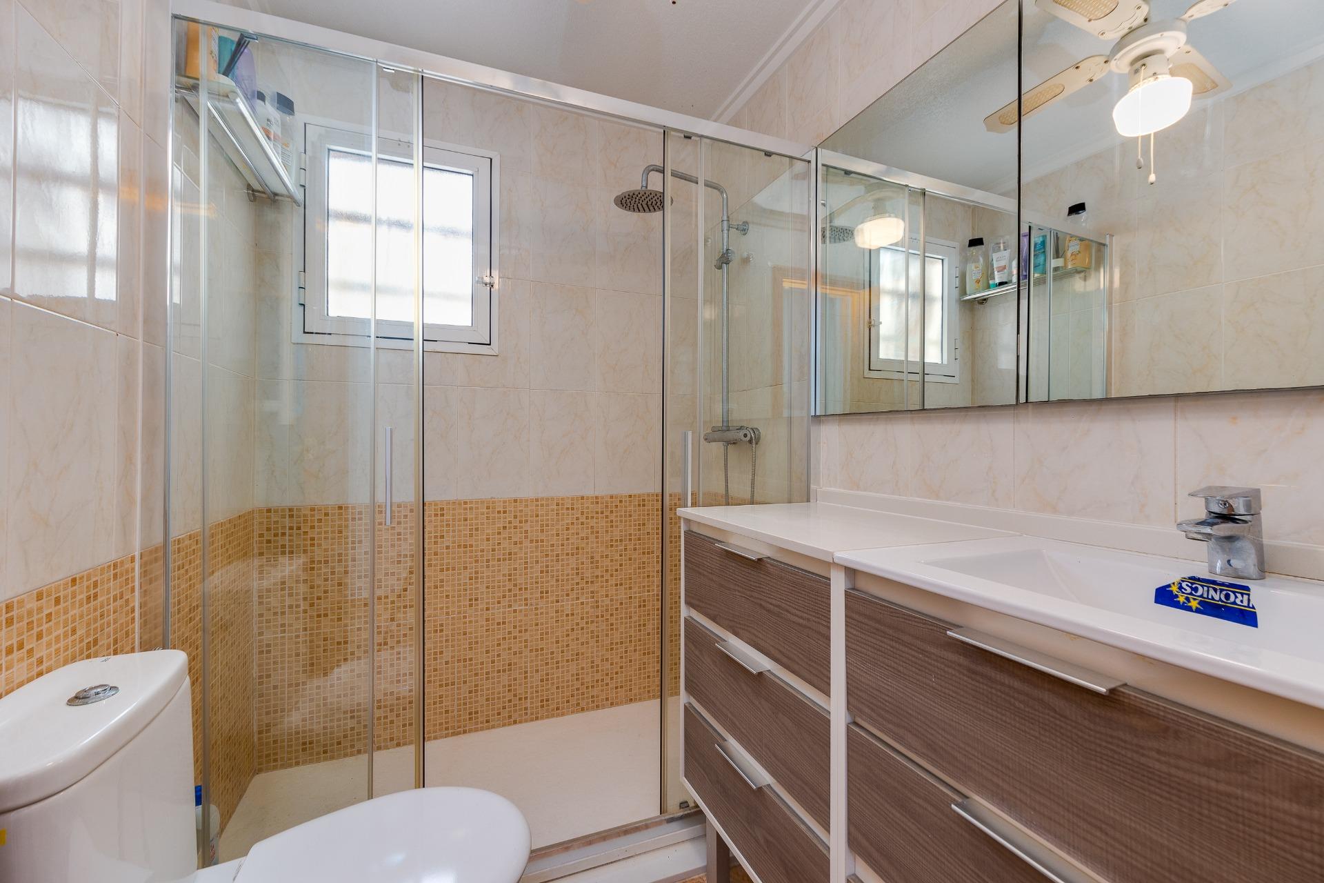 Bedroom with built-in wardrobes in 2-bedroom apartment, Playa del Cura, Torrevieja