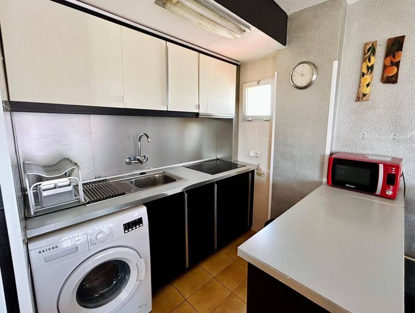 Kitchen worktop and fittings in La Veleta apartment, Torrevieja