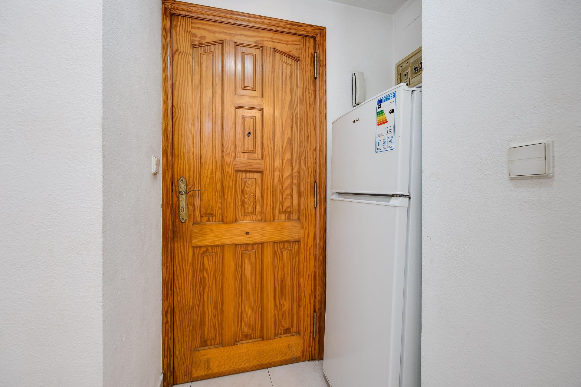 Bathroom fixtures and tiling, studio apartment in Habaneras, Torrevieja