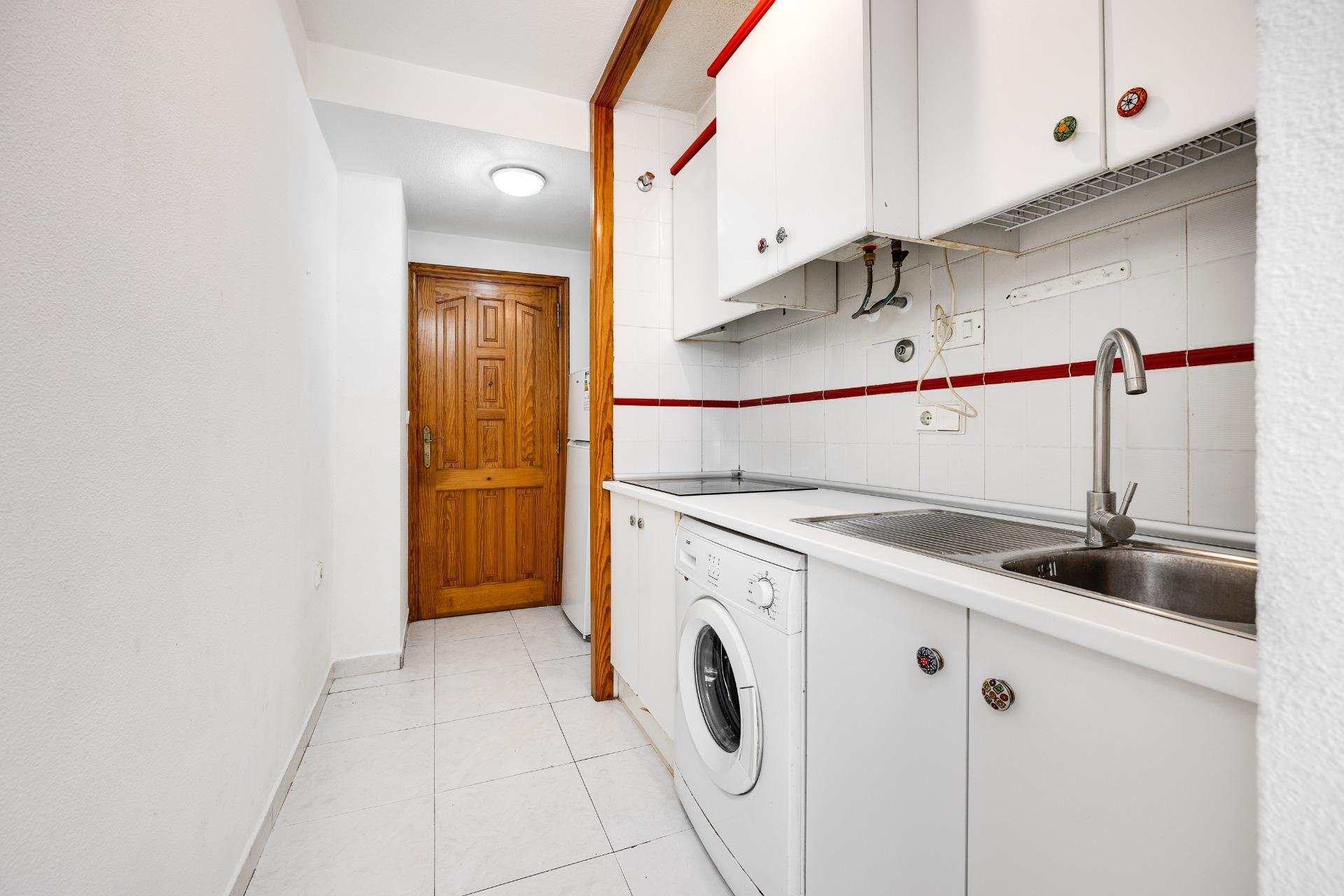 6 m² east-facing terrace on 4th floor, studio in Habaneras, Torrevieja
