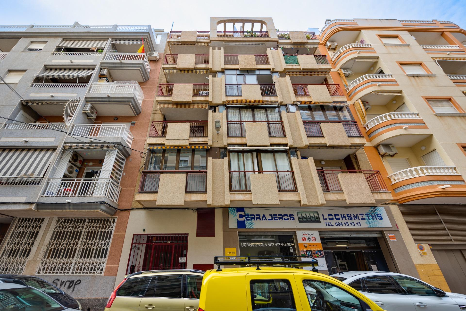 Built-in storage and fittings in studio apartment, Habaneras, Torrevieja