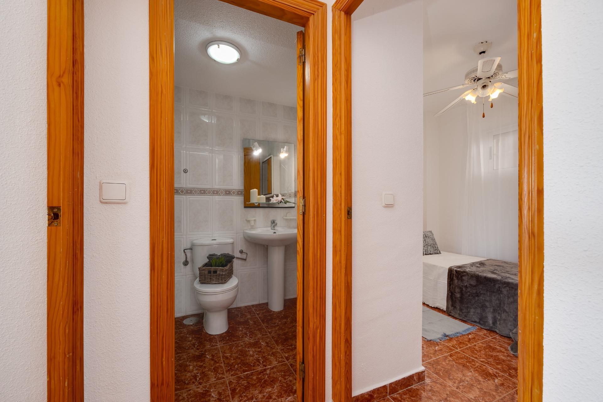 Bathroom fittings in 2-bedroom apartment, Calas Blanca, Torrevieja