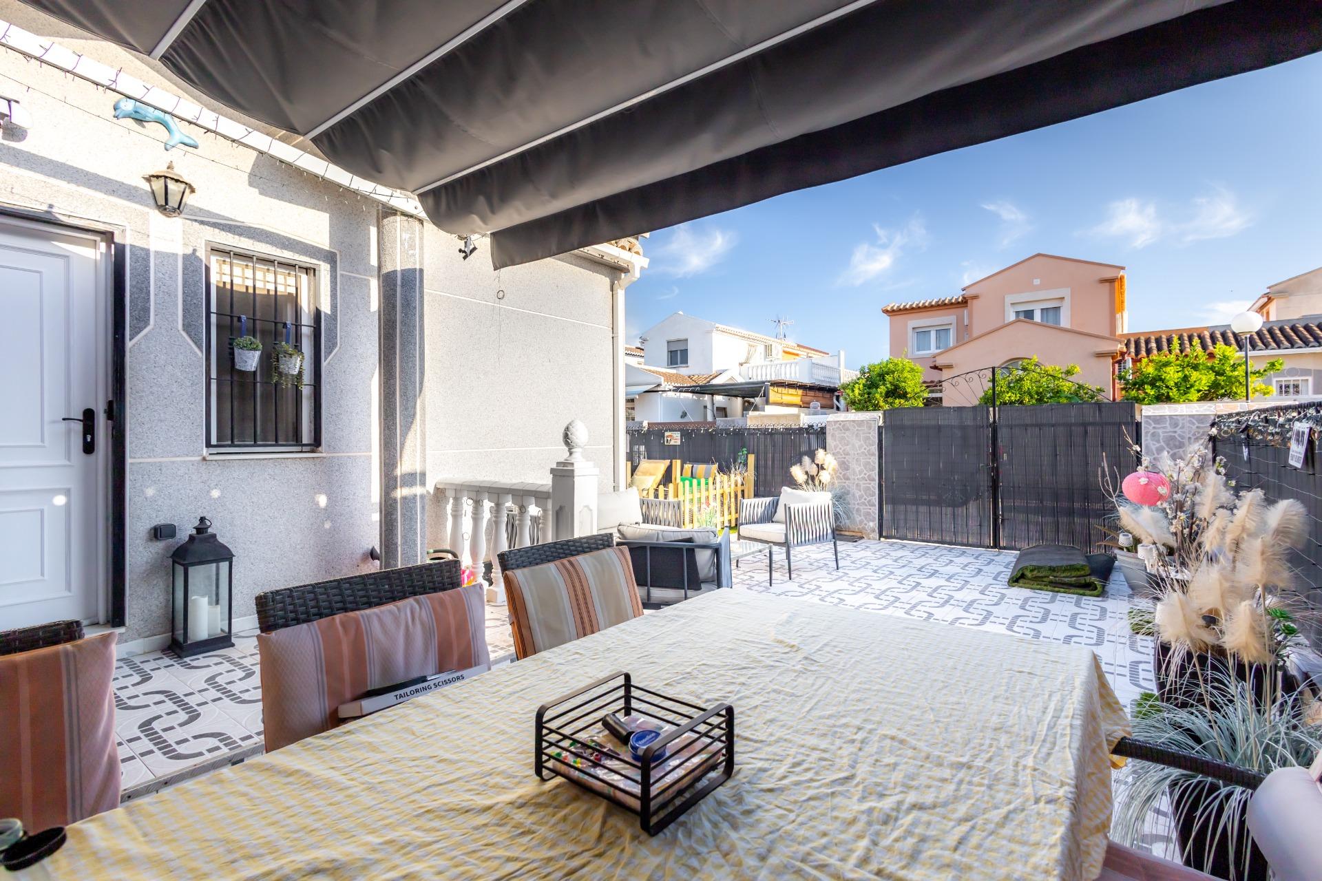Living room in 3-bedroom townhouse in Torrealmendros urbanisation, La Siesta