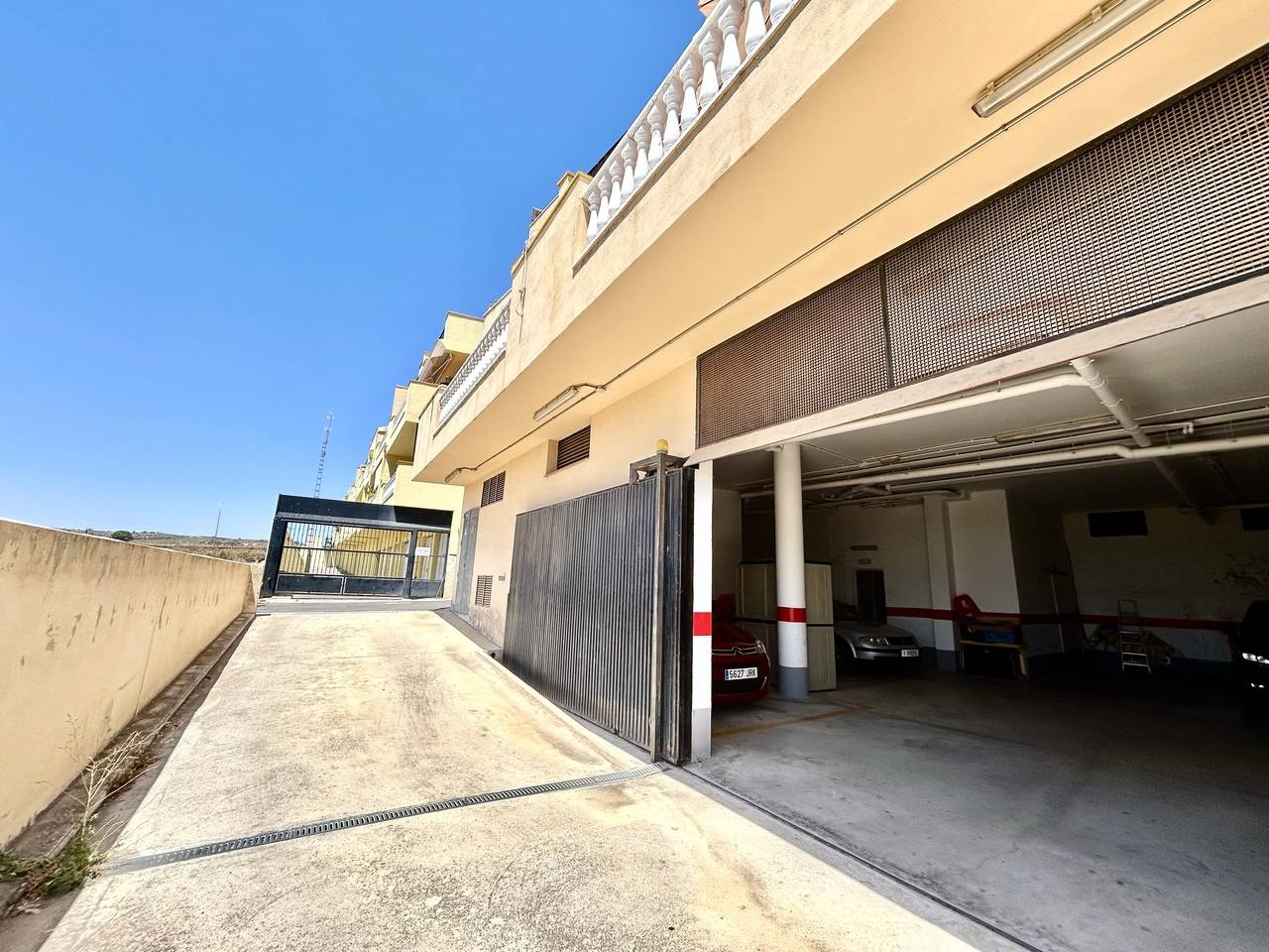 Kitchen fittings and worktop, ground-floor apartment, Torremendo, Orihuela