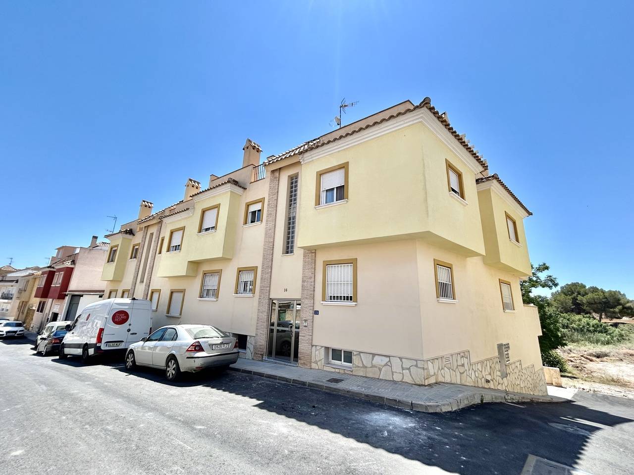 Kitchen area with worktop and units in 2-bedroom apartment, Torremendo, Orihuela