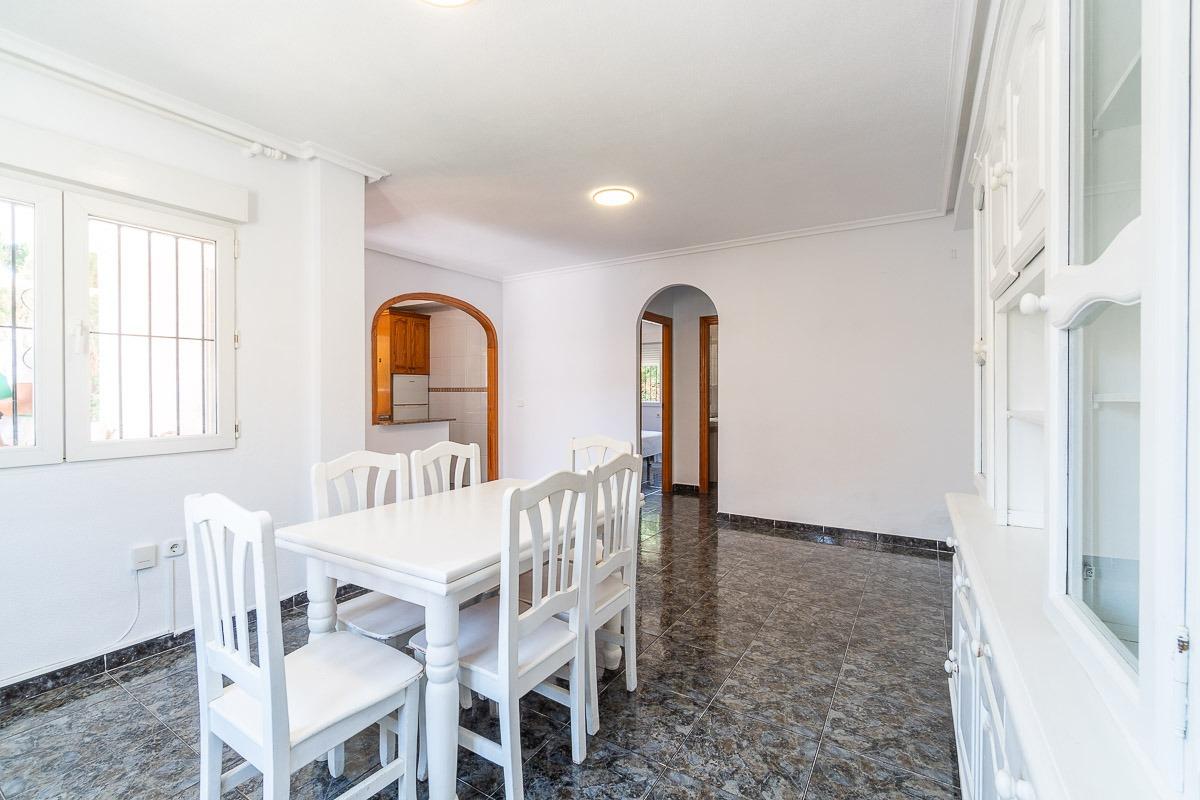 Built-in barbecue and outdoor seating in private garden, Playa Flamenca