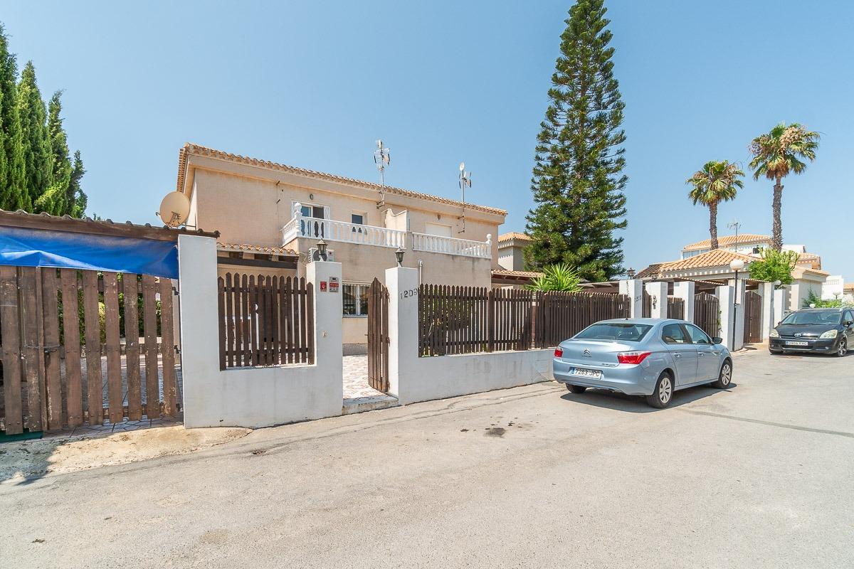 Guest WC on ground floor of 3-bedroom townhouse, Playa Flamenca