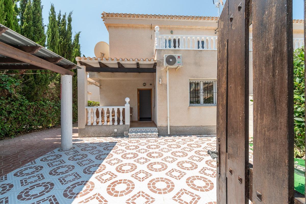 First double bedroom on upper floor, 3-bedroom townhouse in Playa Flamenca