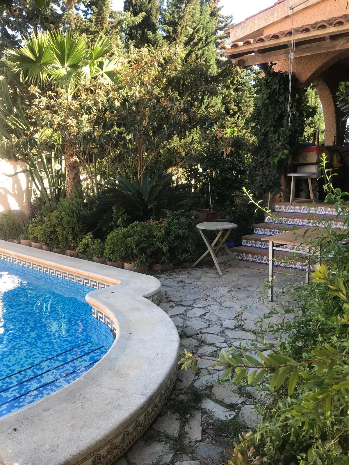Separate kitchen requiring renovation in 3-bedroom villa, Rosaleda-Los Frutales, Torrevieja