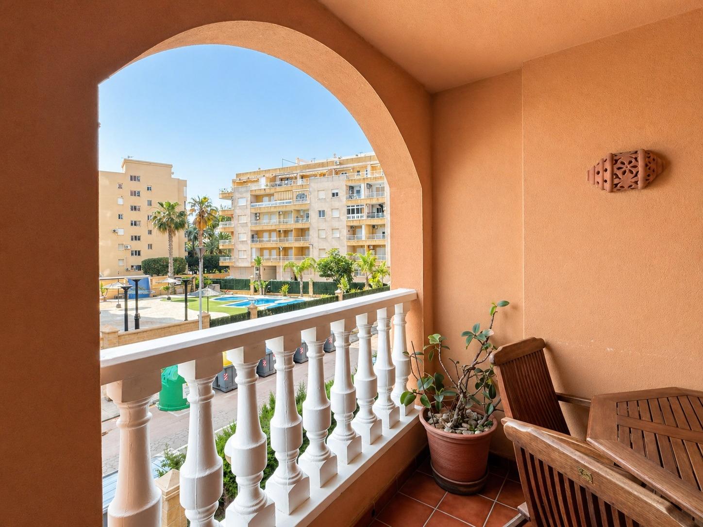 Balcony with outdoor seating overlooking green areas, Los Frutales, Torrevieja