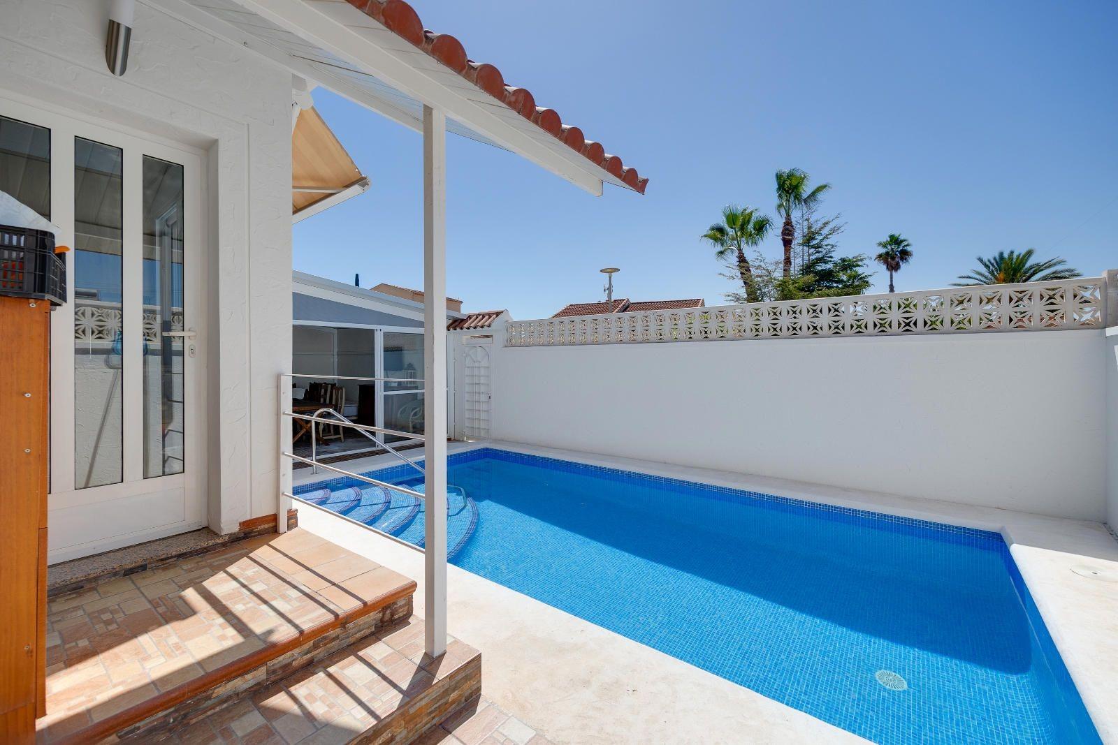 Master bedroom in 3-bedroom villa, La Marina, San Fulgencio