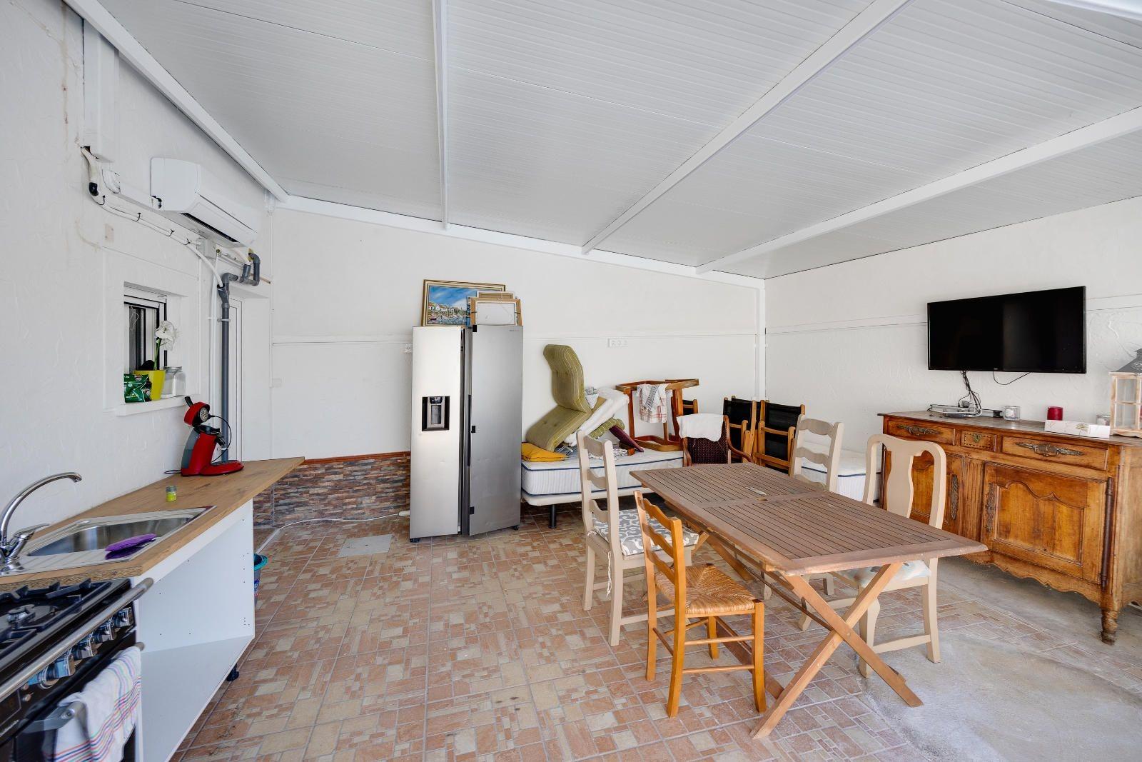 Bathroom with walk-in shower in 3-bedroom villa, La Marina