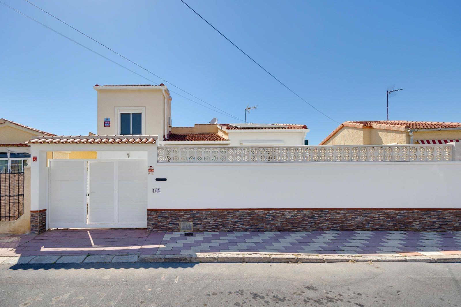 Front facade of 3-bedroom villa in La Marina, San Fulgencio with entrance gate