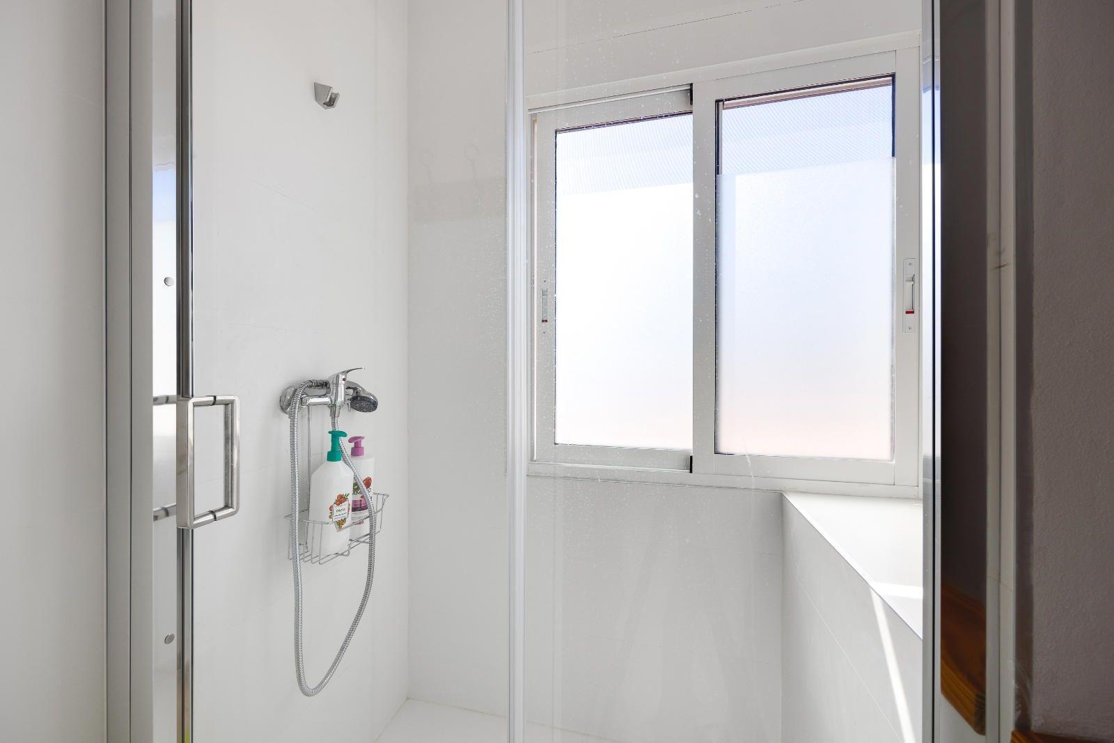 Bathroom tiling detail in 3-bedroom villa, La Marina