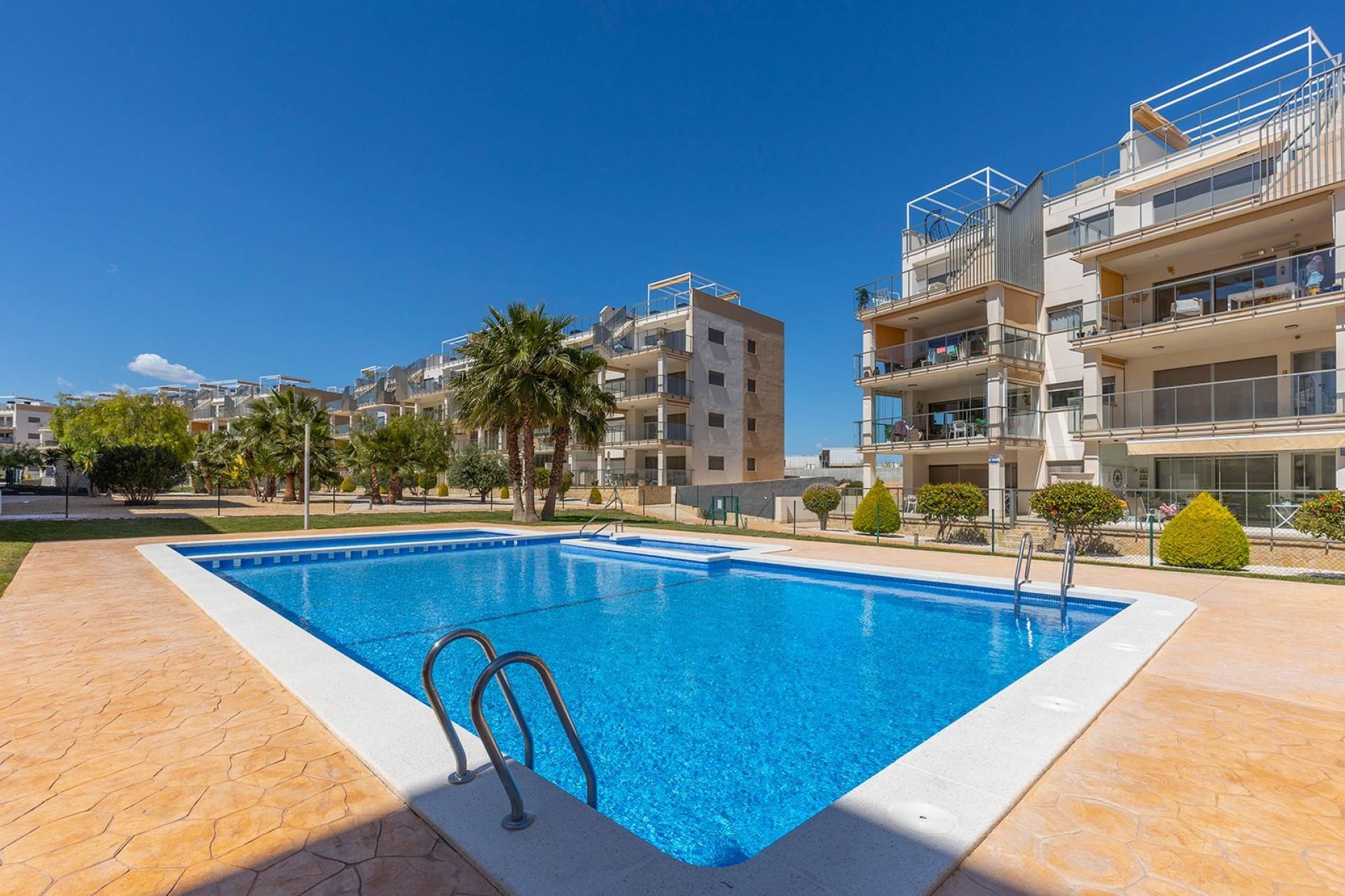 Open-plan living and dining room with patio doors to terrace, 2-bedroom apartment in Los Dolses
