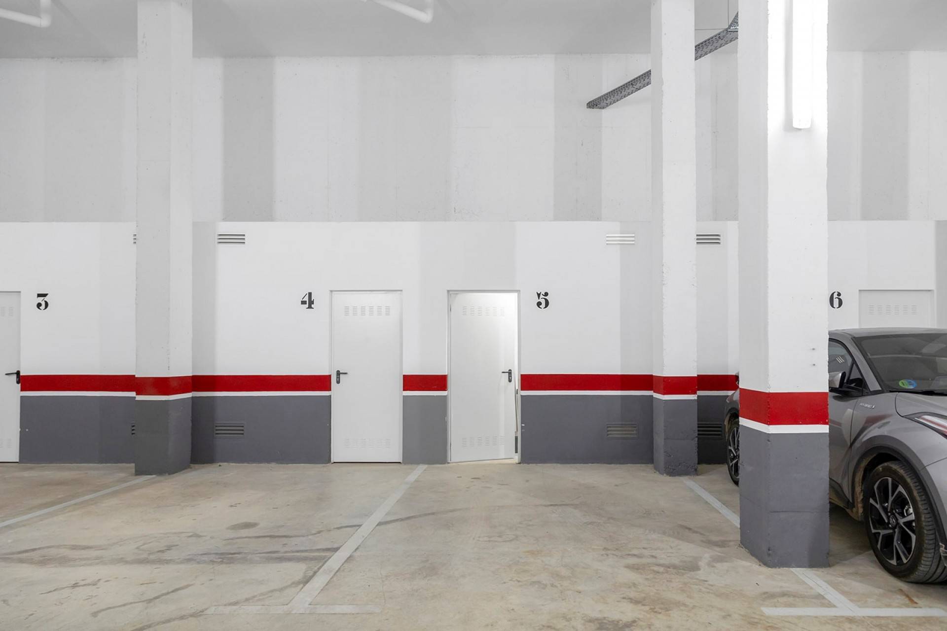 Hallway showing internal layout, ground-floor apartment in Los Dolses