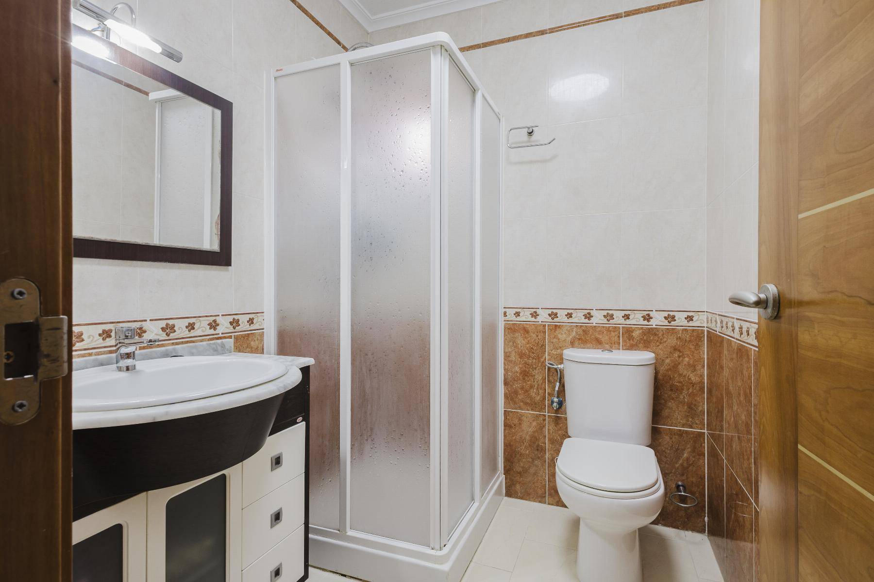 Kitchen worktop and fitted units in villa, Aguas Nuevas, Torrevieja