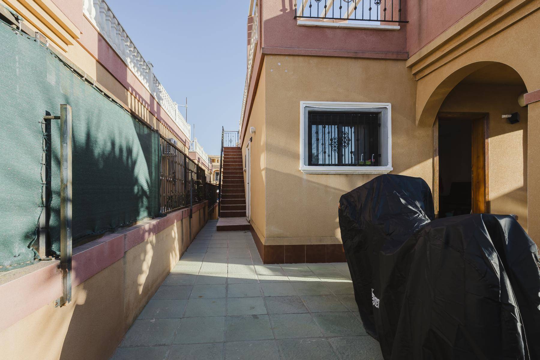 Street-level view of villa frontage, Aguas Nuevas, Torrevieja