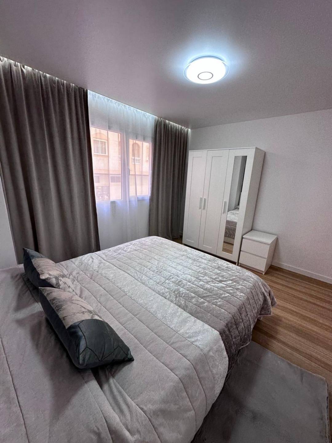 Kitchen worktop and storage units in 2-bedroom apartment, Estación de Autobuses, Torrevieja