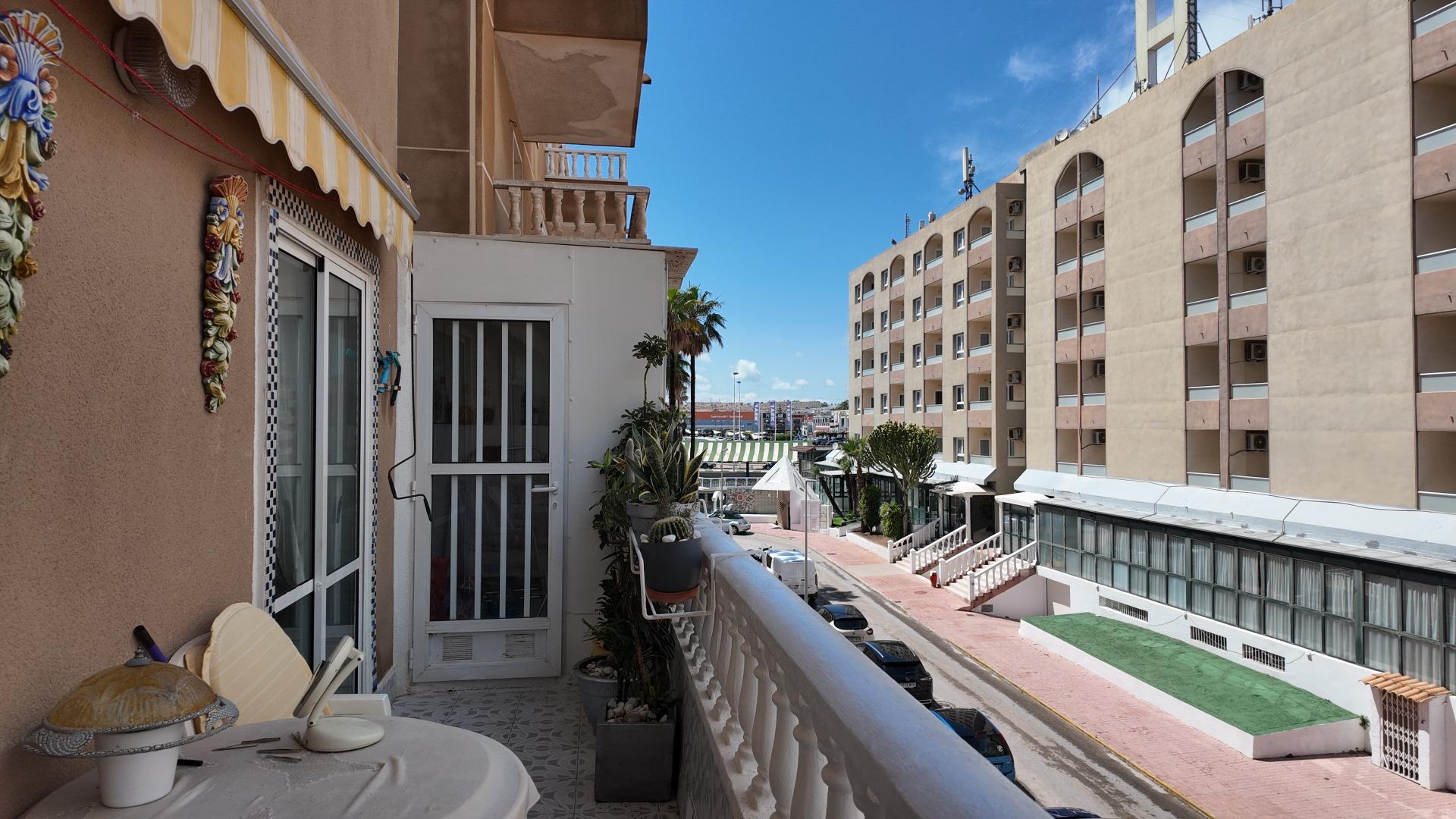Entrance hallway in 2-bedroom apartment, Punta Prima, Torrevieja
