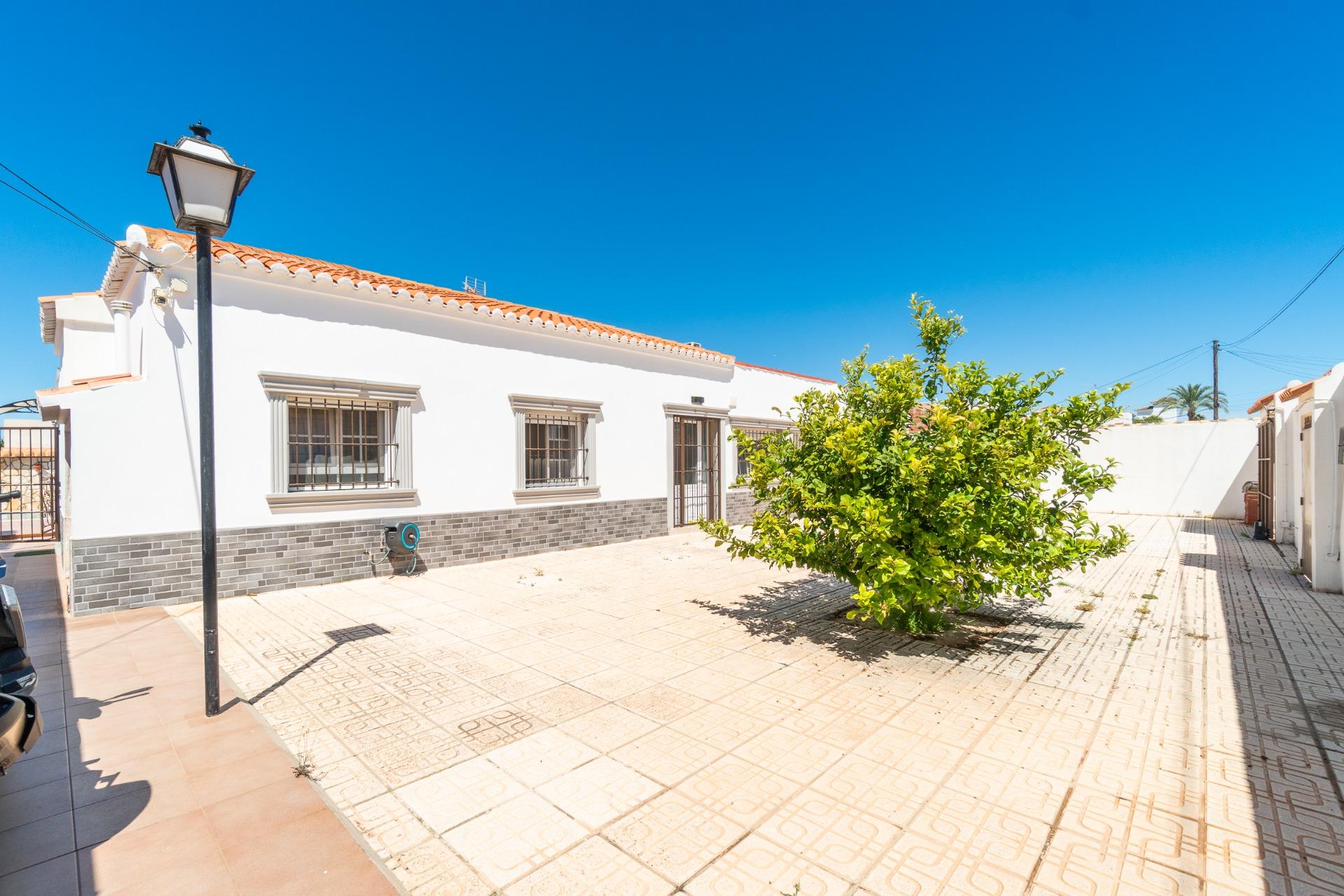 Third bedroom interior, detached villa, Torreta Florida, Torrevieja