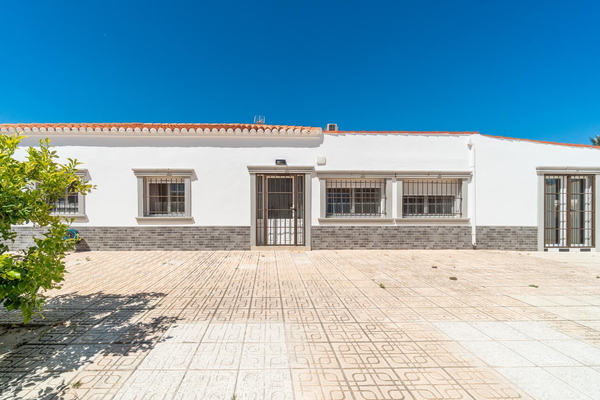 Fifth bathroom with vanity unit, 4-bedroom 5-bathroom villa, Torreta Florida