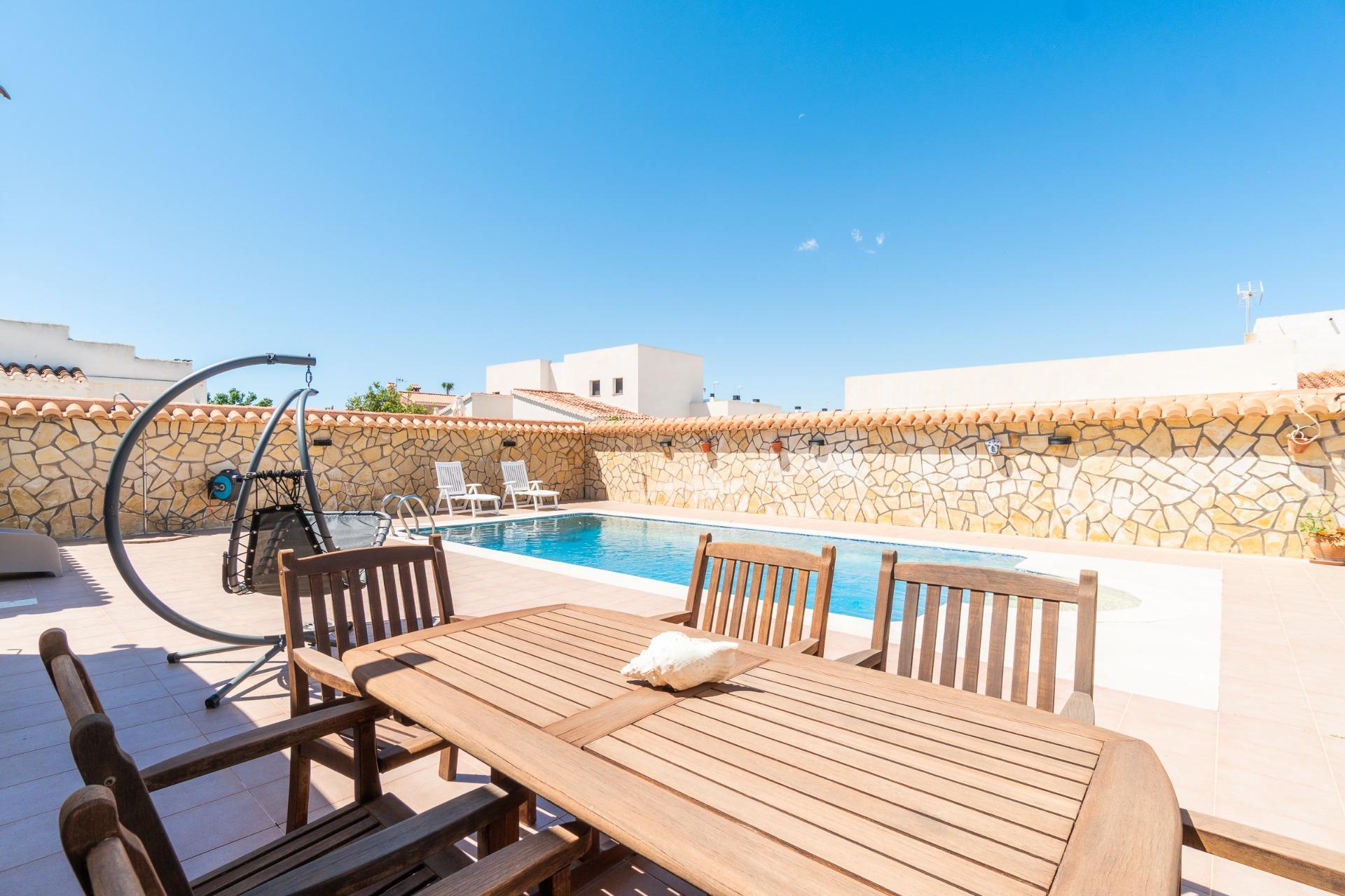 Private pool and patio area viewed from garden, 4-bedroom villa, Torreta Florida, Torrevieja