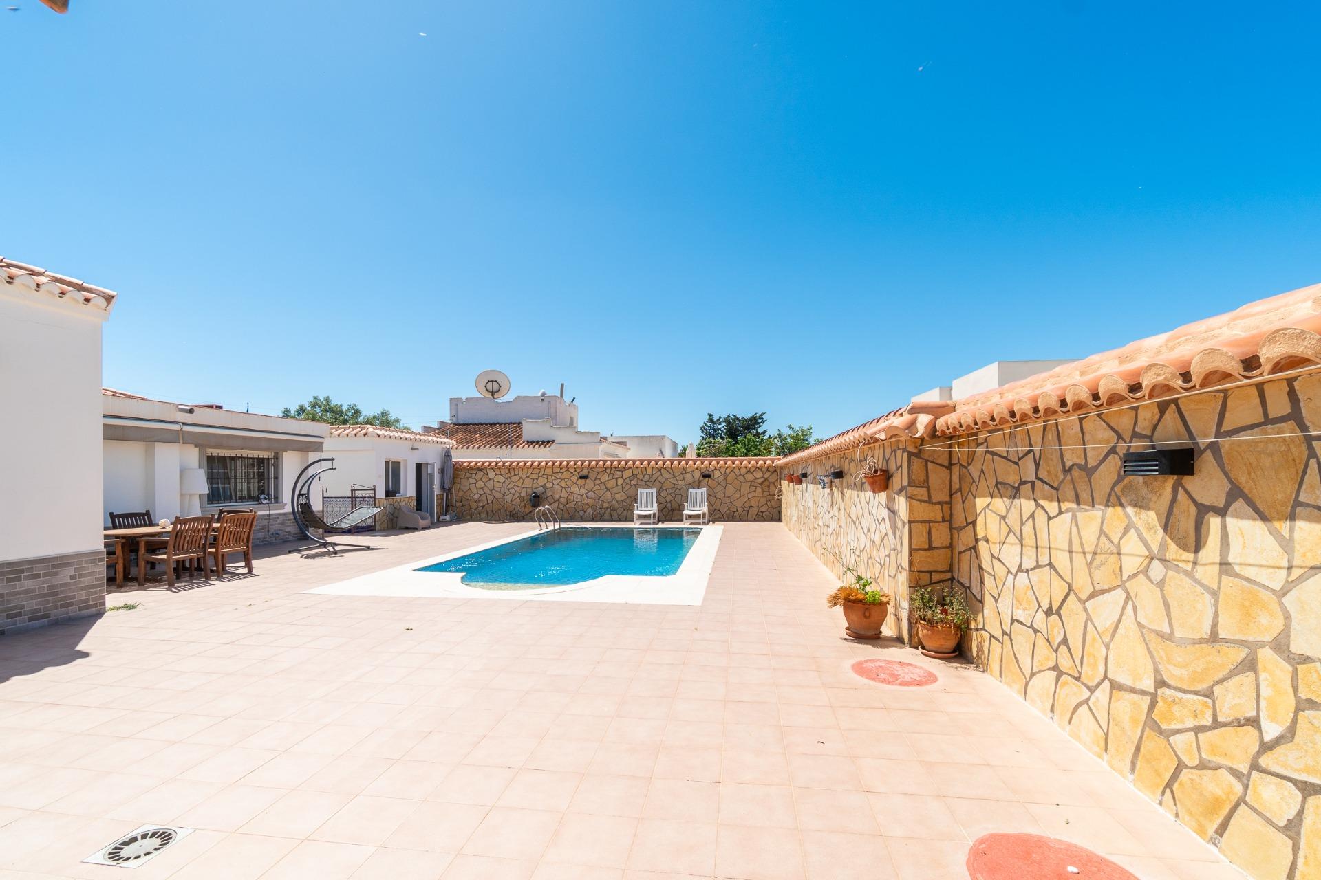 Pool area with outdoor furniture and paved surround, Torreta Florida, Torrevieja
