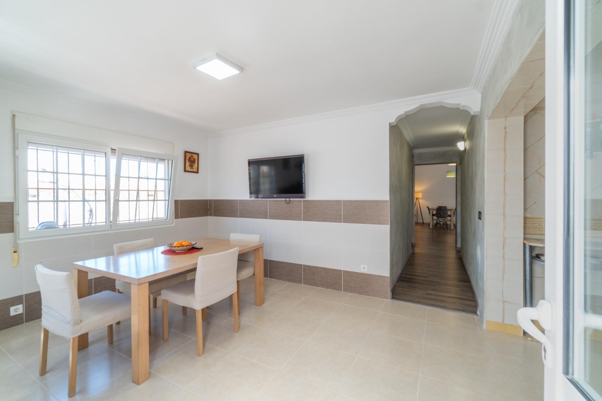Parking spaces and gated entrance, detached villa, Torreta Florida