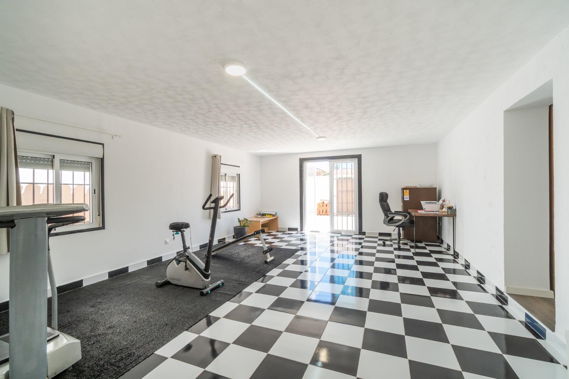 Pool steps and tiled surround, detached villa, Torreta Florida, Torrevieja