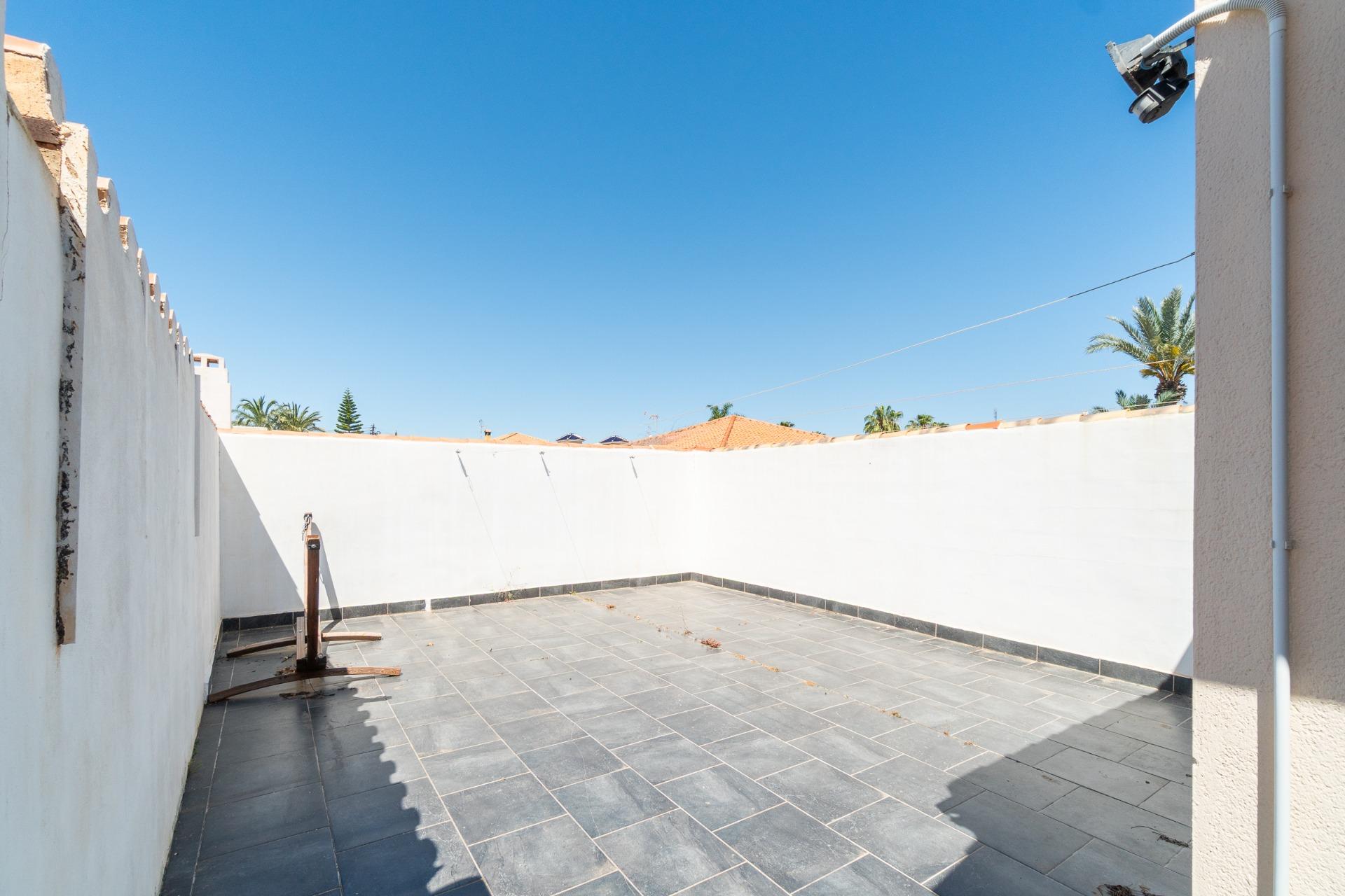 Garden boundary with mature planting, villa in Torreta Florida, Torrevieja