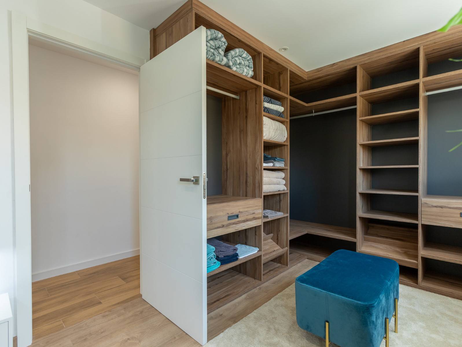 Study and kitchenette adjoining the principal bedroom, La Siesta villa, Torrevieja