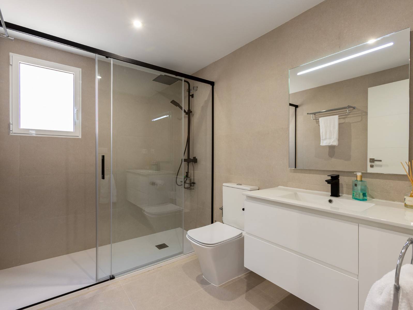 Built-in storage in first-floor bedroom, La Siesta villa, Torrevieja
