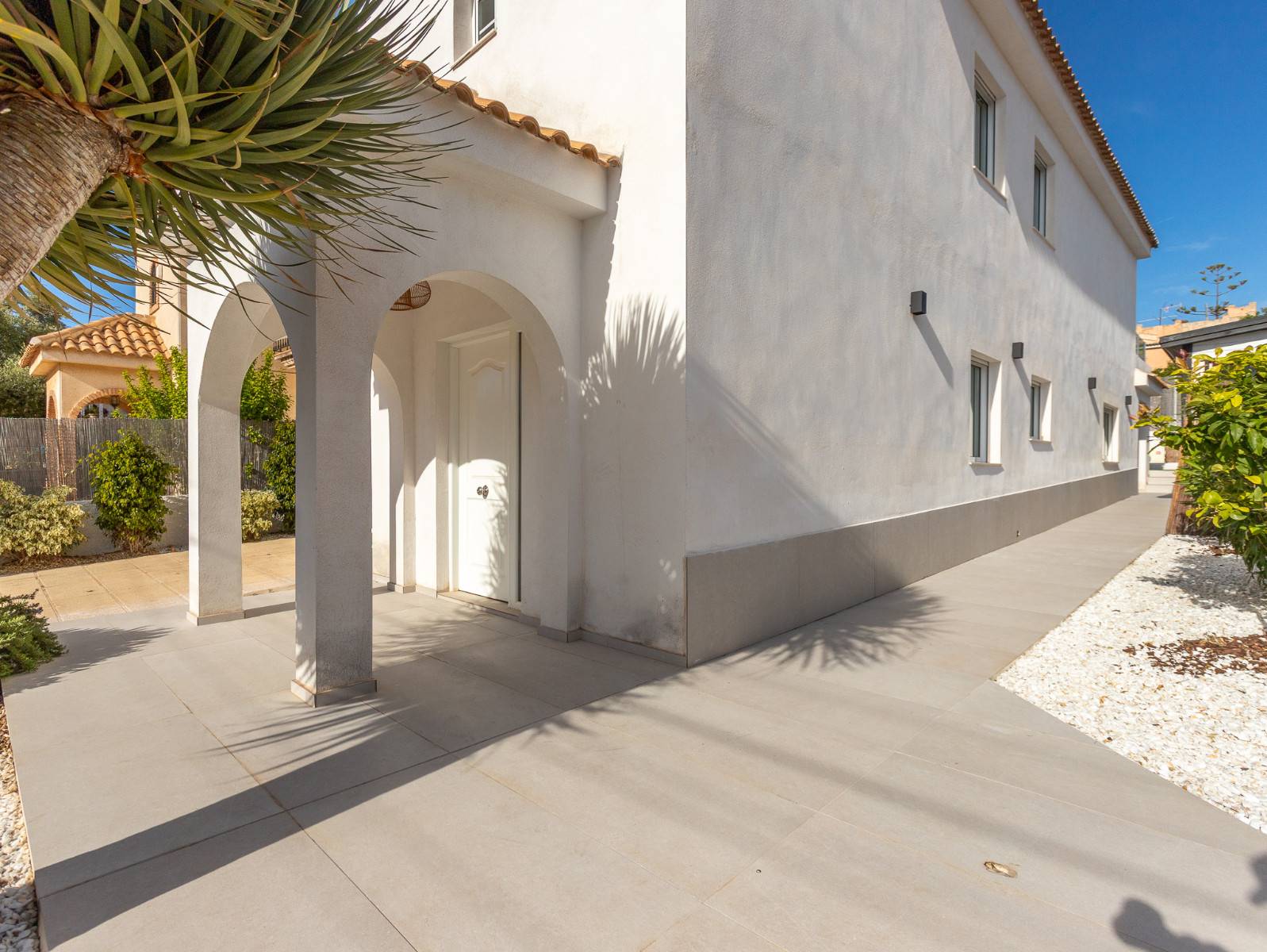 Open-plan living and dining area on the ground floor of La Siesta villa, Torrevieja