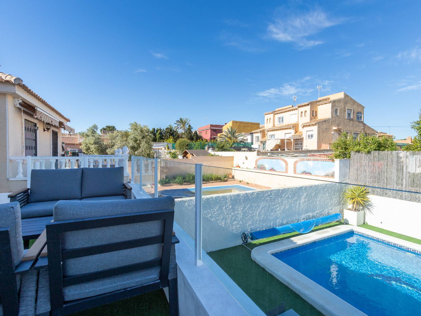Principal en-suite bathroom with modern fittings, La Siesta villa, Torrevieja