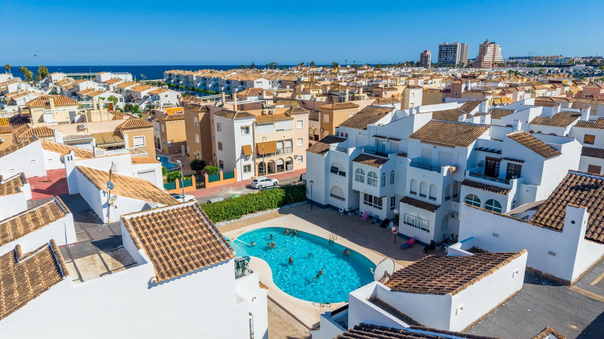 Living and dining area with pool view in 1-bedroom ground-floor apartment, El Acequión